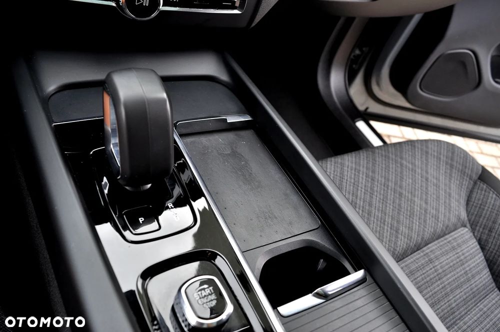 Volvo XC 60 T6 Plug-In Hybrid AWD Core - 35