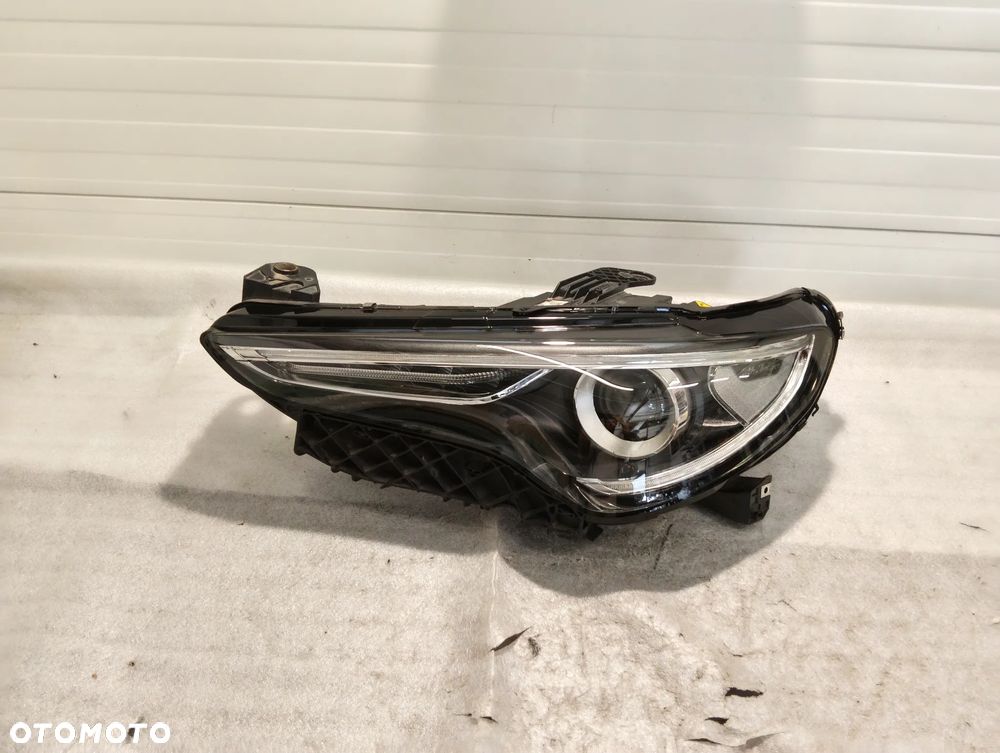 Alfa Romeo Stelvio XENON PRZÓD STRONA LEWA  03G18-B 50559300 - 2