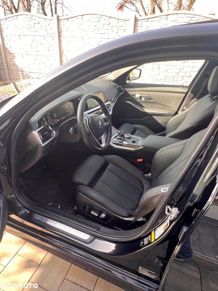 BMW Seria 3 330i xDrive Edition M Sport Shadow - 7
