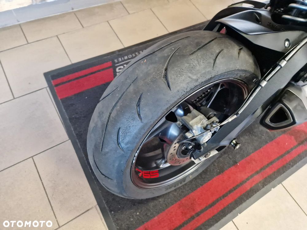 Triumph Street Triple - 30