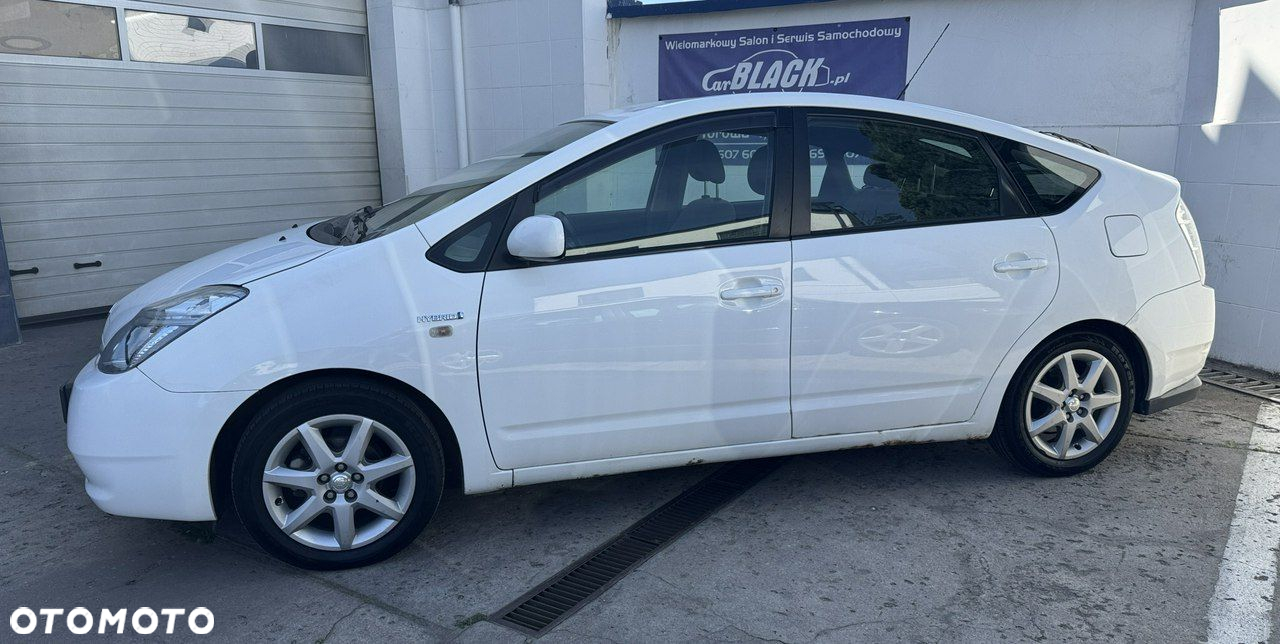 Toyota Prius - 4
