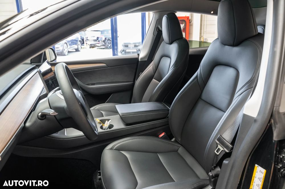 Tesla Model Y Long Range Dual Motor AWD - 6