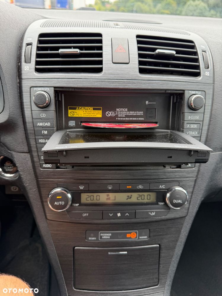 Toyota Avensis 1.8 Sol plus NAVI - 16