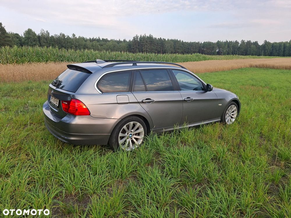 BMW Seria 3 330d xDrive - 5