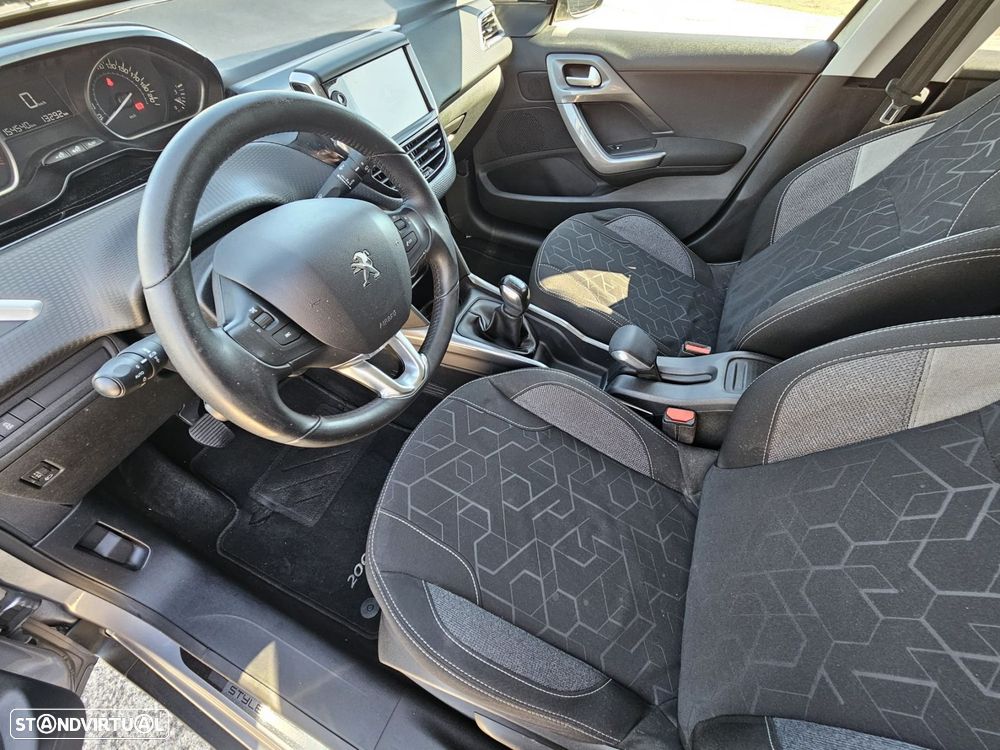 Peugeot 2008 1.6 BlueHDi Style - 19