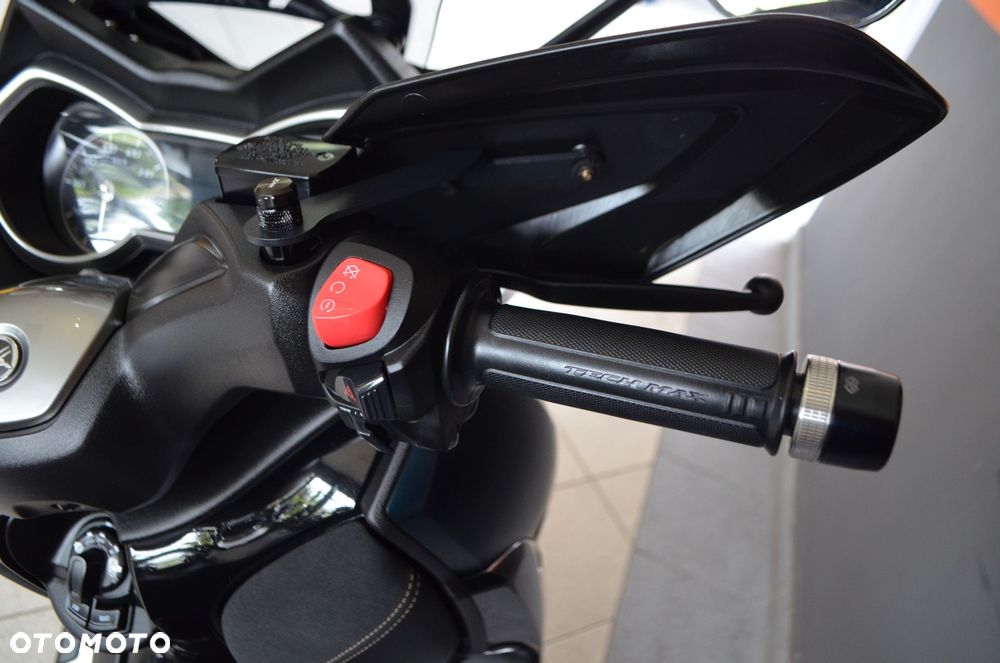 Yamaha X-max - 32
