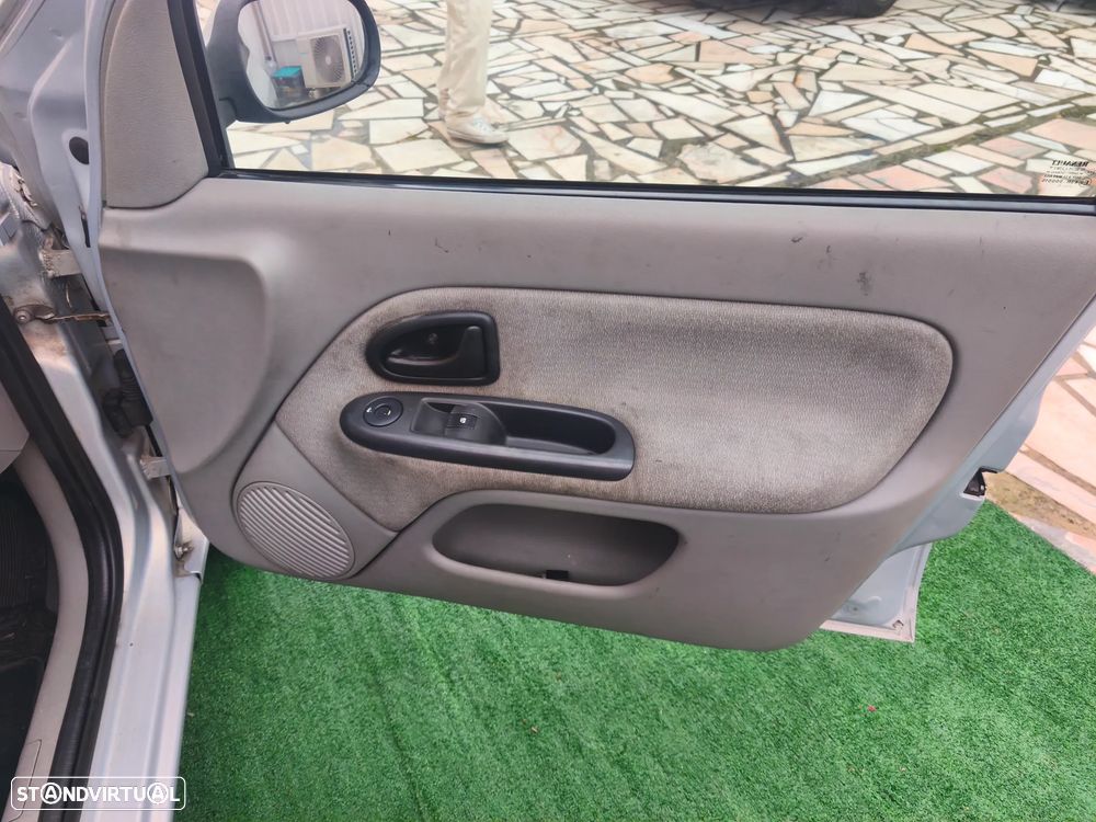 Renault Clio 1.2 16V Extreme - 17