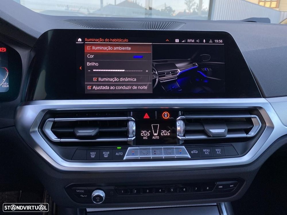 BMW 318 d Pack Desportivo M Auto - 32