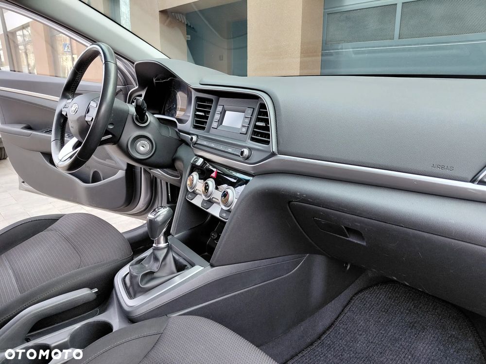 Hyundai Elantra 1.6 Classic Plus - 8