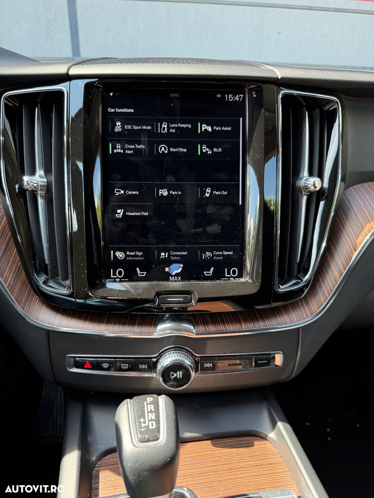 VOLVO XC60 2020 — imagine 12