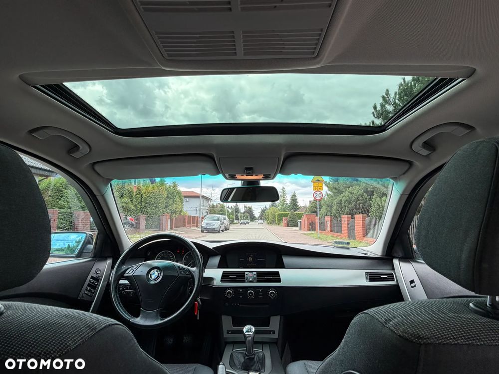 BMW Seria 5 523i - 32