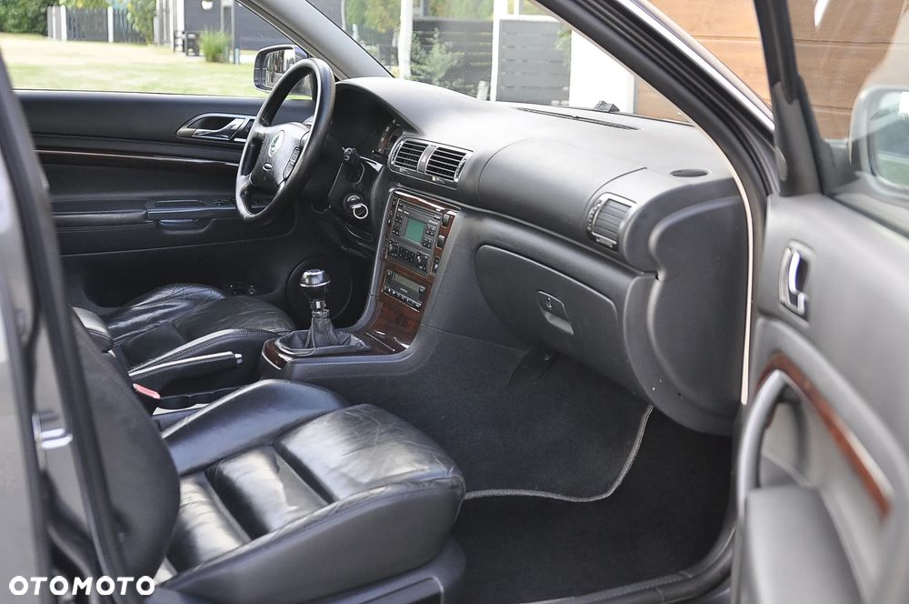 Skoda Superb 1.8 Turbo Elegance - 36