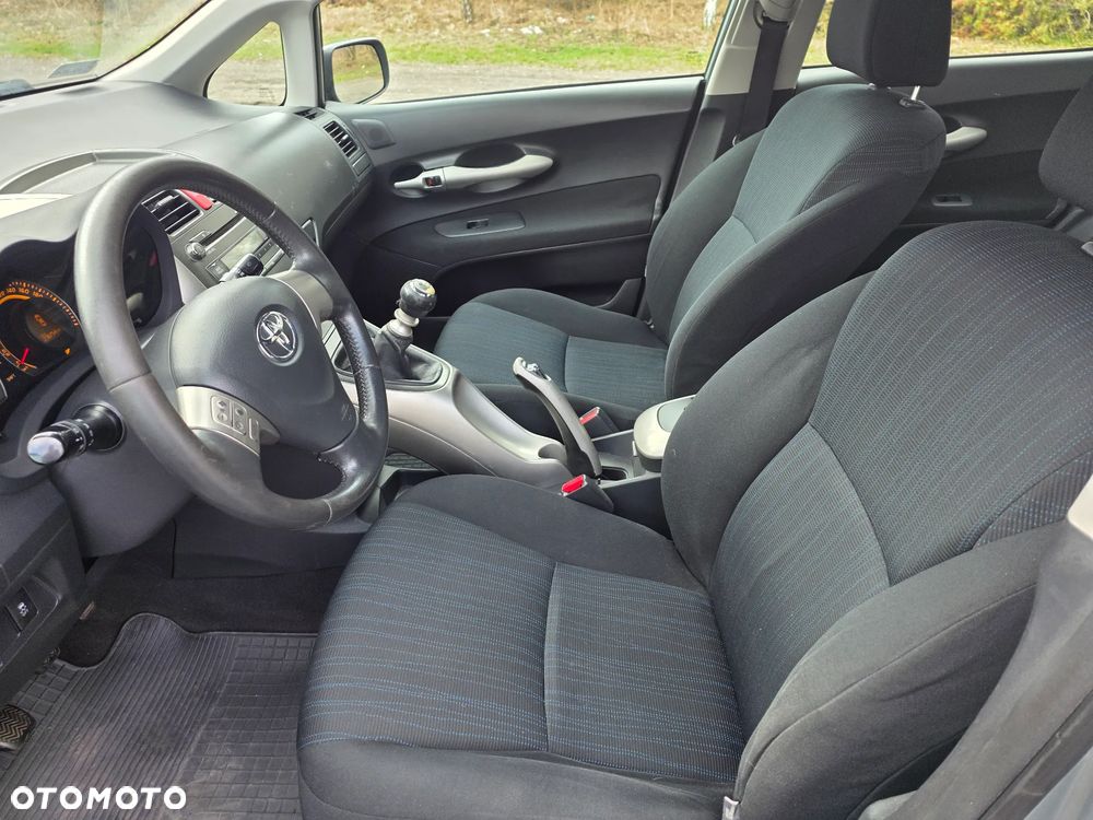 Toyota Auris 2.0 D-4D - 12