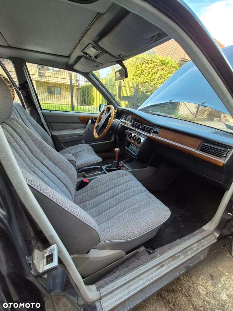 Mercedes-Benz W201 (190) - 27
