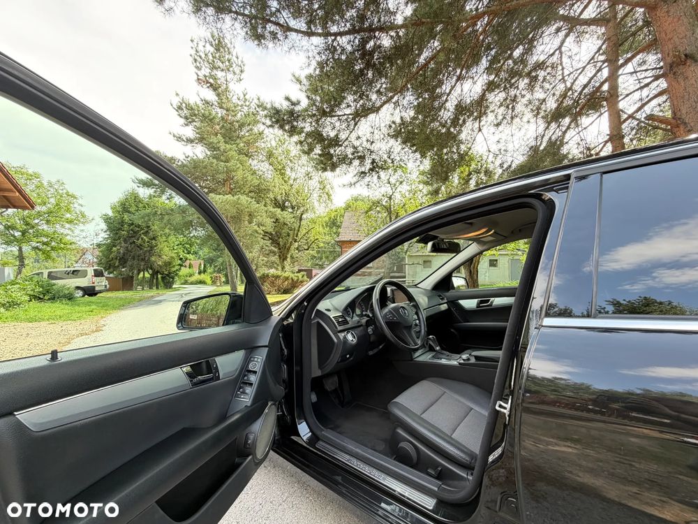 Mercedes-Benz Klasa C 250 CDI DPF 4Matic 7G-TRONIC BlueEFFICIENCY Avantgarde - 13