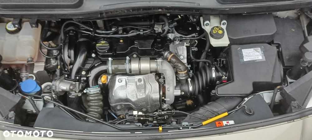 Ford Tourneo Connect 1.6 TDCi Titanium - 25