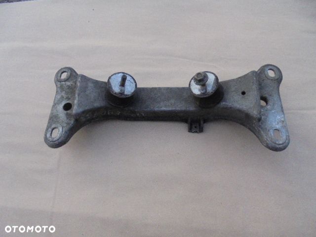 łapa wspornik skrzyni bmw e87 118d 120d 6760300 - 1