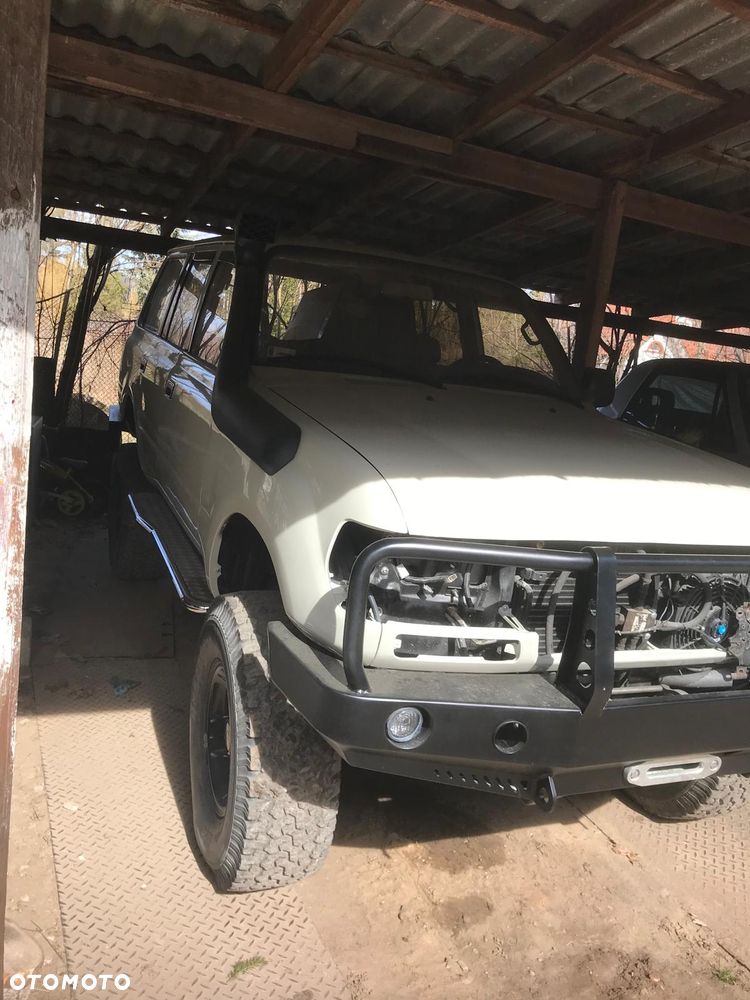 Toyota Land Cruiser - 20