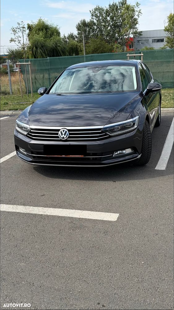 Volkswagen Passat - 1