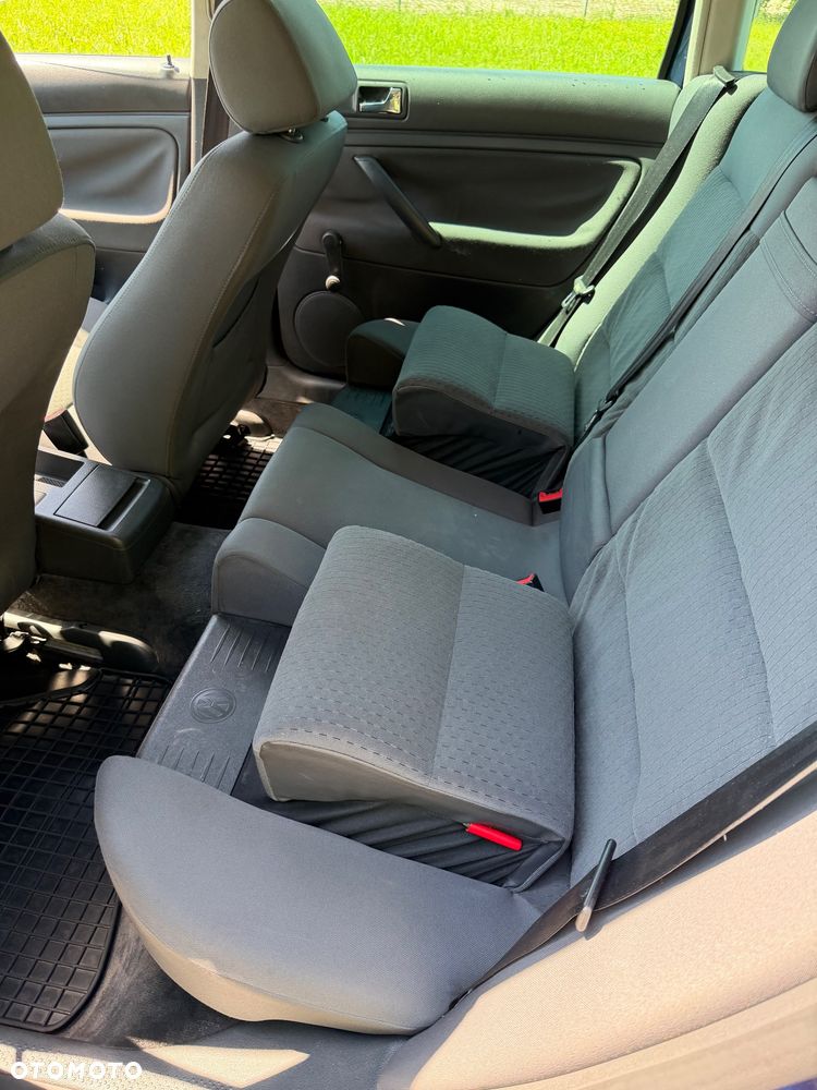 Volkswagen Passat 2.0 TDI DPF Comfortline - 11