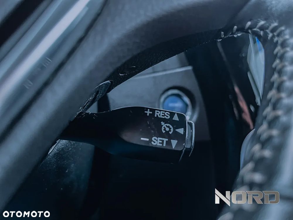 Toyota Auris 1.8 HSD Prestige - 30