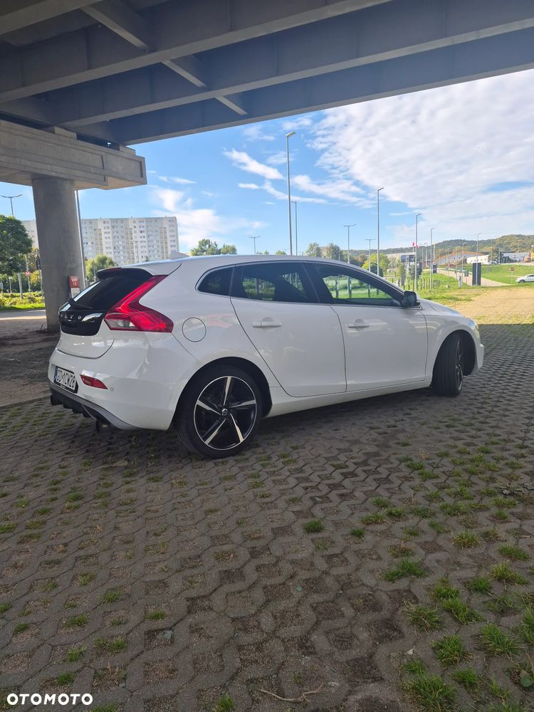 Volvo V40 D2 R-Design - 4