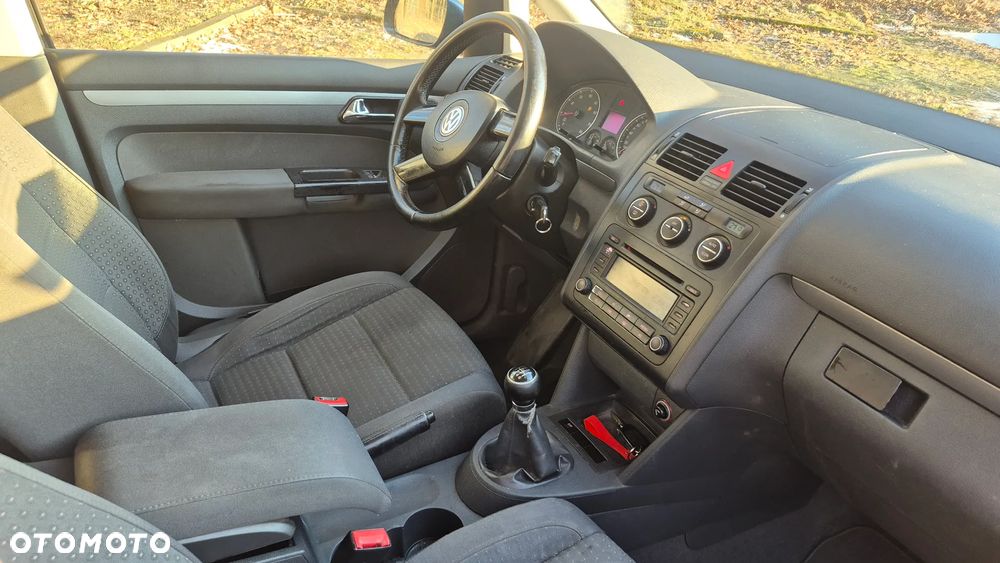 Volkswagen Touran 1.6 FSI - 8