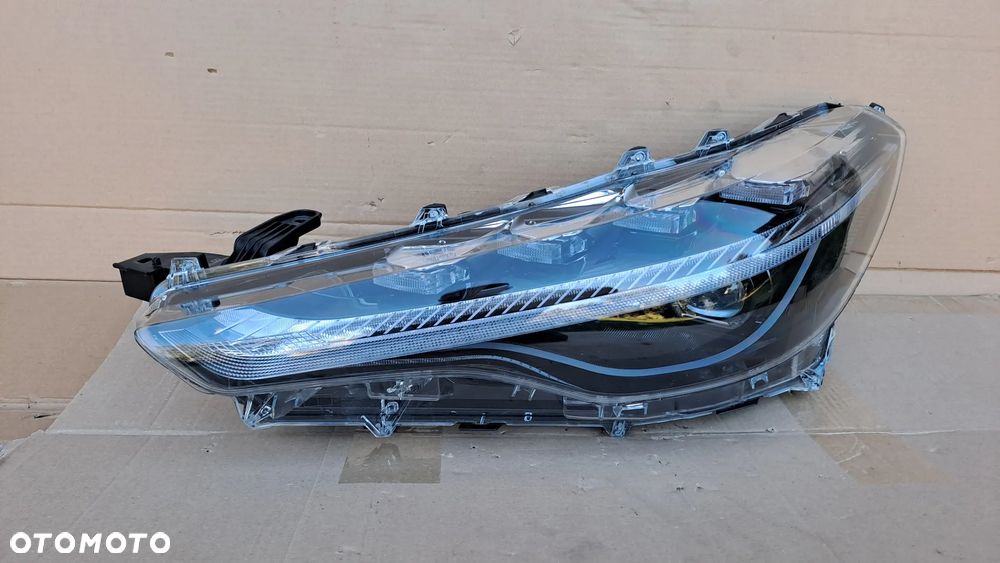 TOYOTA COROLLA CROSS FULL LED LEWA LAMPA PRZÓD EUROPA HASCO 16-184 UŻYWANA - 3