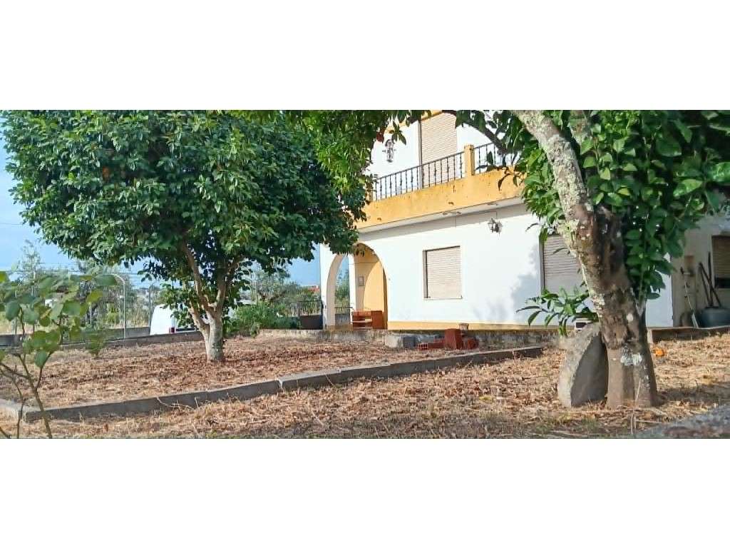 Moradia T4 com Quintal, Garagem e Terraço Panorâmico | Vila de Mação - Grande imagem: 3/35