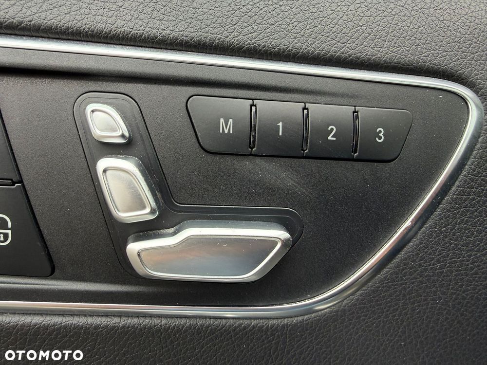 Mercedes-Benz Klasa A AMG 45 4Matic AMG Speedshift 7G-DCT - 22