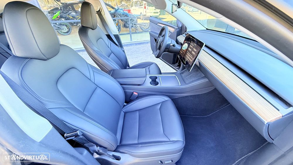 Tesla Model Y Long Range Dual Motor AWD - 22
