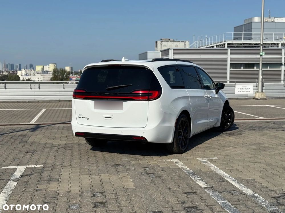 Chrysler Pacifica - 4