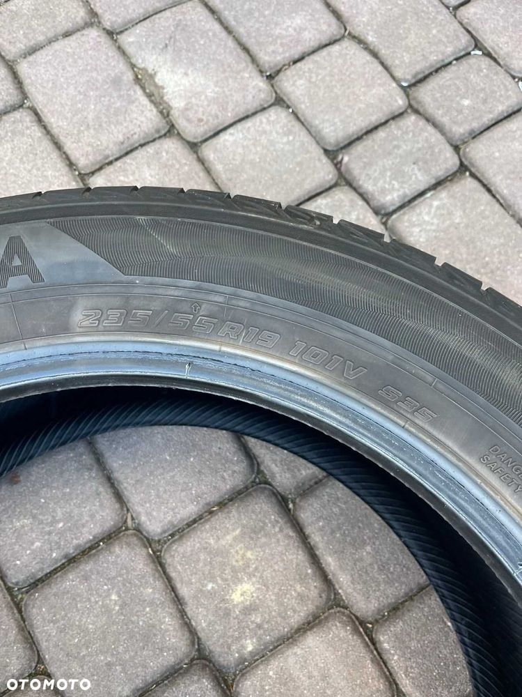 Opony Yokohama Avid GT BluEarth 235/55/19 101V  6,5mm - 8