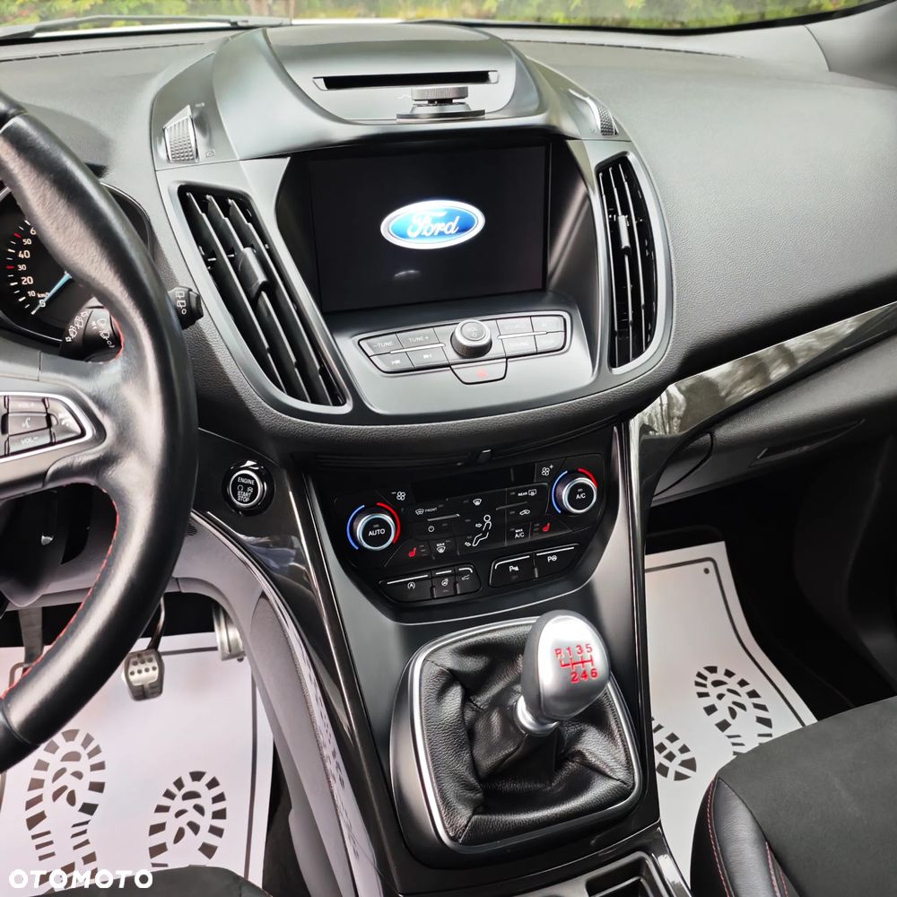 Ford Kuga 1.5 EcoBoost 2x4 ST-Line - 18