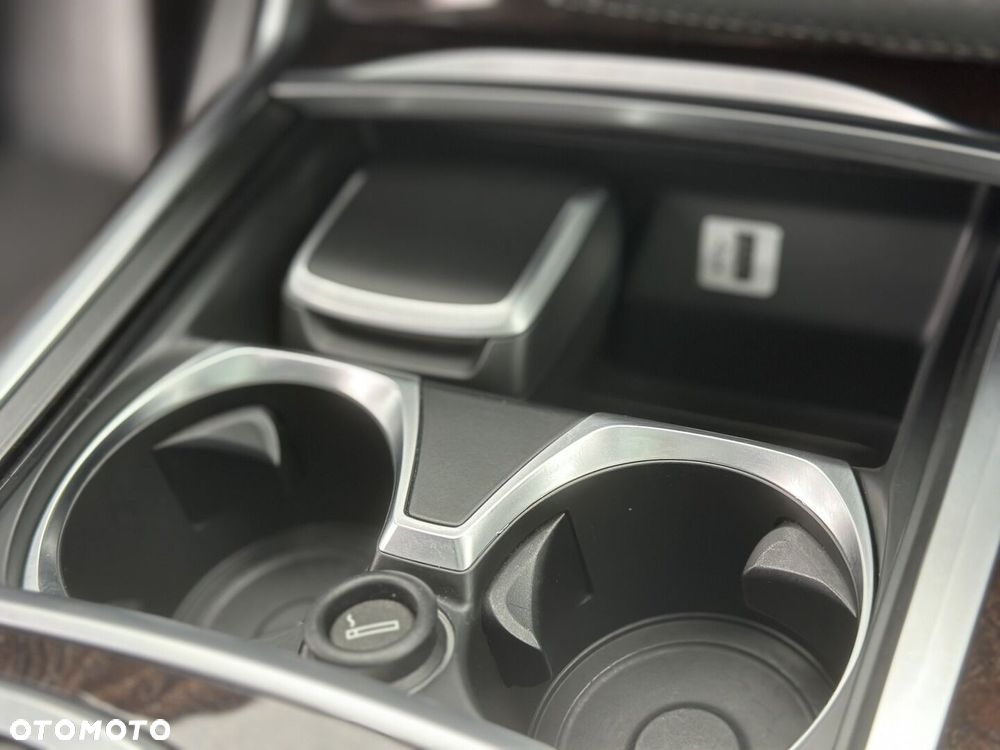 BMW Seria 7 - 38