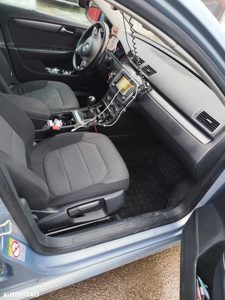 Volkswagen Passat 2.0 TDI BlueMotion Technology DPF Highline - 16