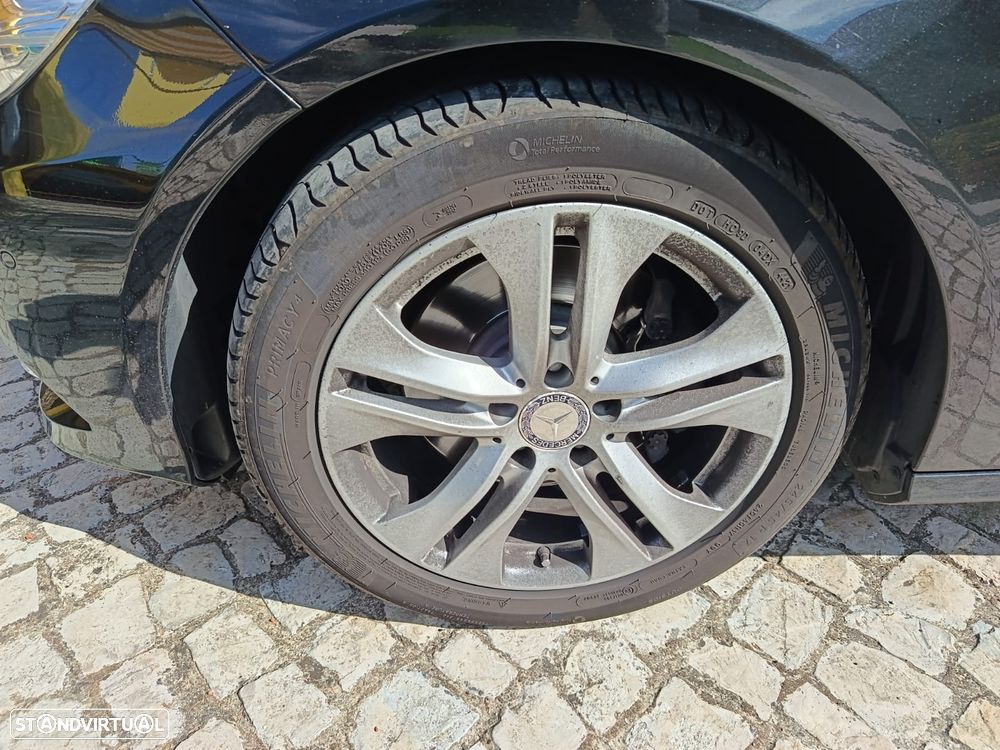 Mercedes-Benz E 250 CDi Avantgarde BlueEfficiency Auto. - 17