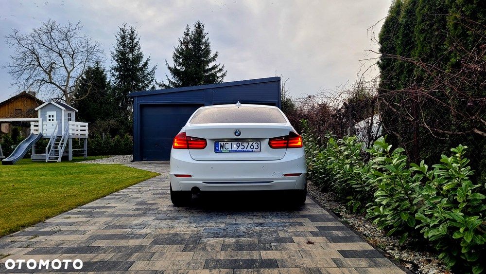 BMW Seria 3 320d Sport Line - 11