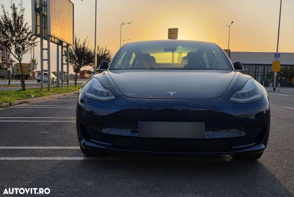 Tesla Model 3 - 11