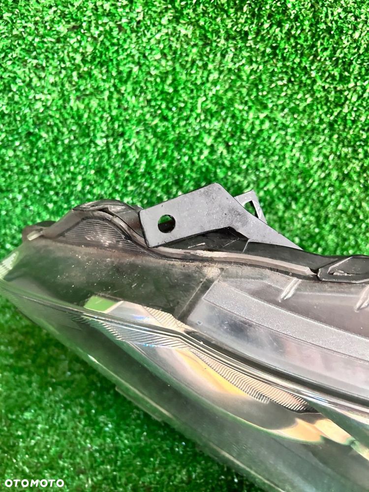 REFLEKTOR LEWY TOYOTA YARIS III LIFT 14- - 2