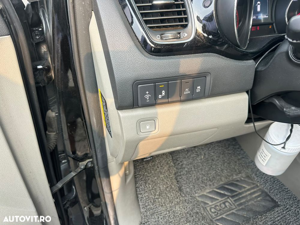 Kia Carnival - 17