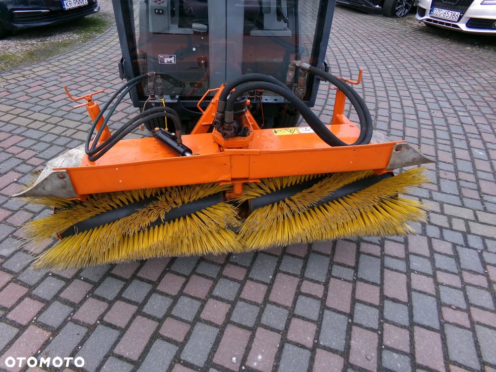 Hako citytrac 4200 zamiatarka solarko piaskarka 4x4 - 14