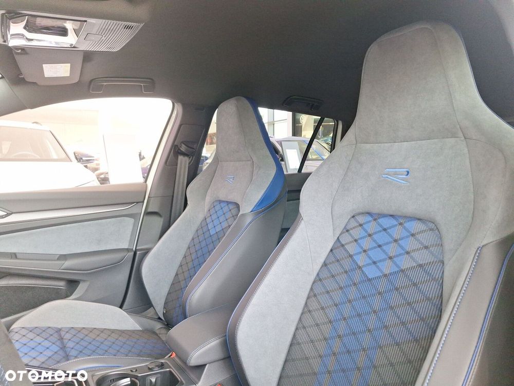 Volkswagen Golf Variant - 11