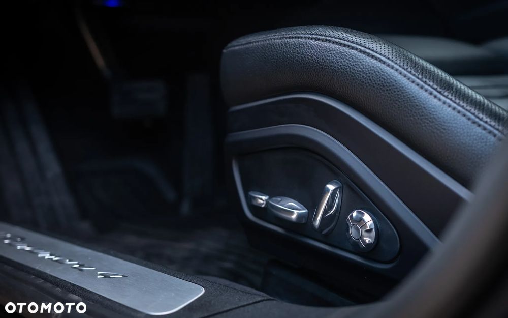 Porsche Panamera 4 - 12