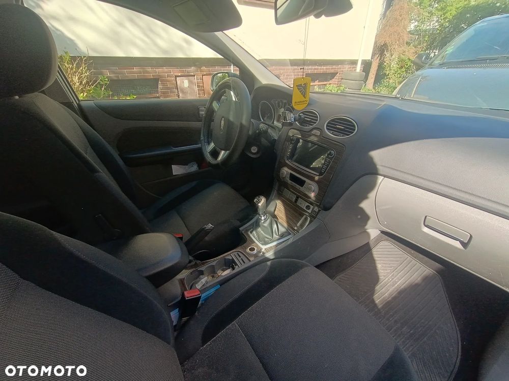 Ford Focus 2.0 TDCi Ghia DPF - 6