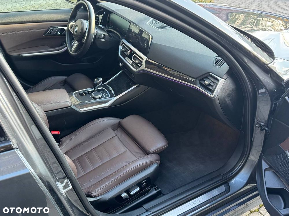 BMW Seria 3 330i xDrive Sport Line - 27