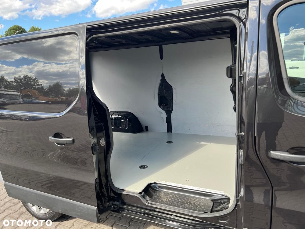 Renault Trafic 2.0 DCi 120  / L2H1 LONG / JEDYNY TAKI Z MONAKO / SERWISOWANY / ODŚWIEŻONY / ORYG. NISKI PRZEBIEG / RARYTAS / LAMPY LEDOWER  / DŁUGA PAKA / 3 MIEJSCA / UNIKATOWY STYL / EURO 6 - 30