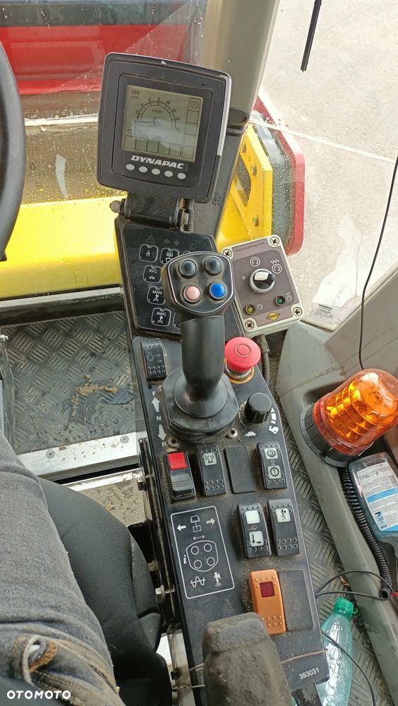 Dynapac CC234HF + rozsypywacz grysów HYDROG RG-2000 - 8