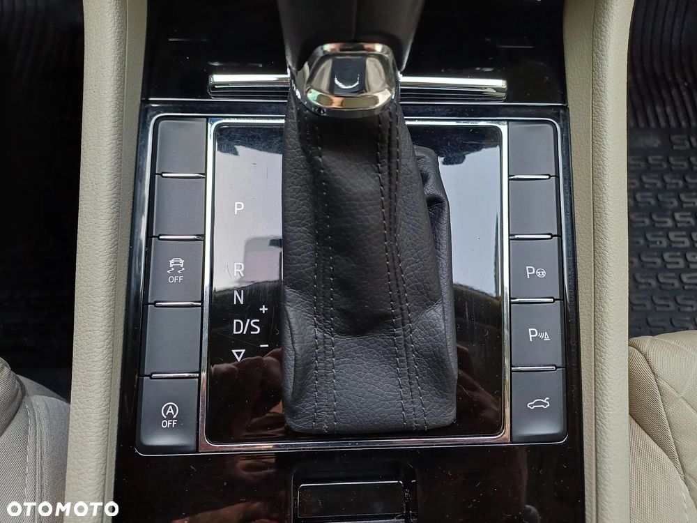 Skoda Superb 2.0 TDI Style DSG - 22