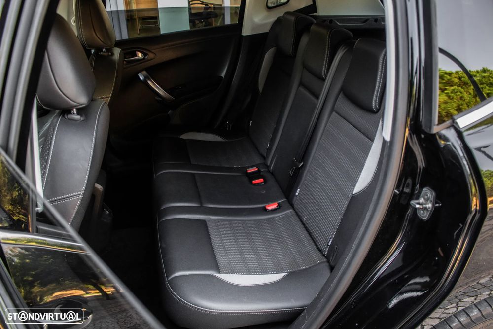 Peugeot 2008 1.2 PureTech Allure - 21